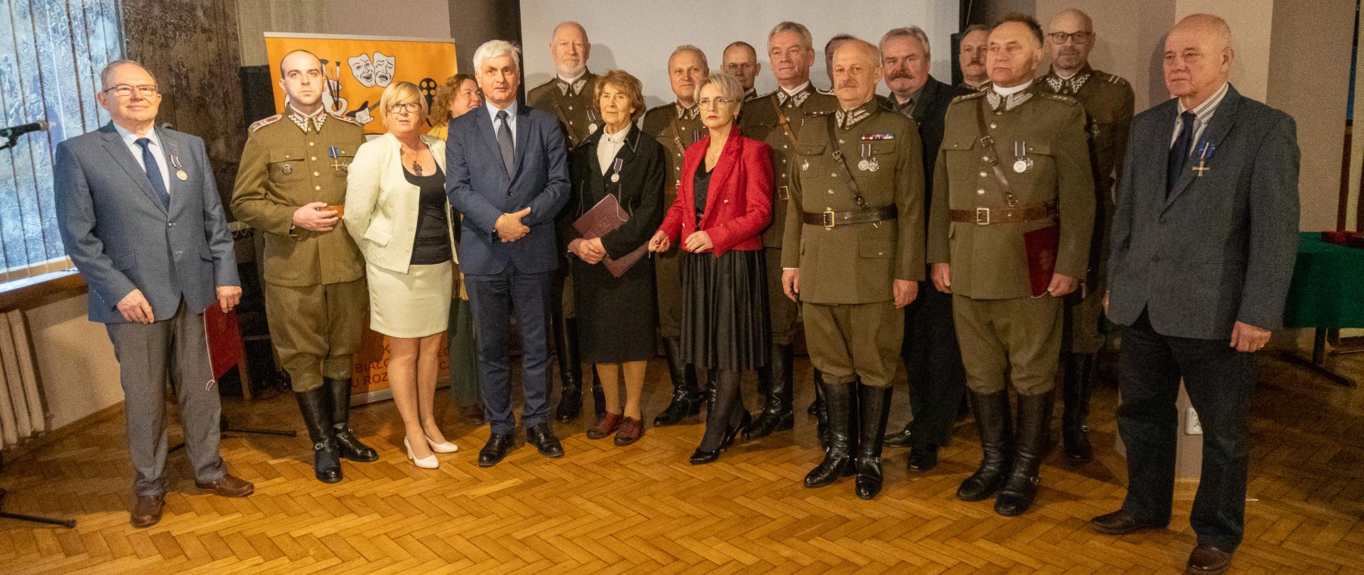 Wojewoda i wicewojewoda podlascy uczcili 103. Rocznicę nadania Sztandaru 10. Pułkowi Ułanów Litewskich