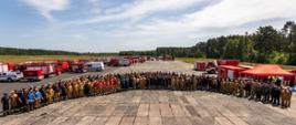 Zdjęcie grupowe uczestników ćwiczeń po zbiórce kończącej ćwiczenia.