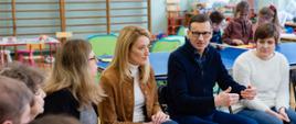 Spotkanie premiera Mateusza Morawieckiego i przewodniczącej Parlamentu Europejskiego Roberty Metsoli z uchodźcami