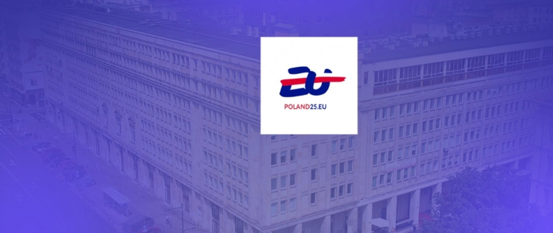 Grafika promująca udział Głównego Urzędu Nadzoru Budowlanego (GUNB) w spotkaniu Grupy Urzędników Publicznych UE ds. BIM; na tle gmachu urzędu widnieje logo ‘Poland25.eu’ symbolizujące 25-lecie członkostwa Polski w Unii Europejskiej.