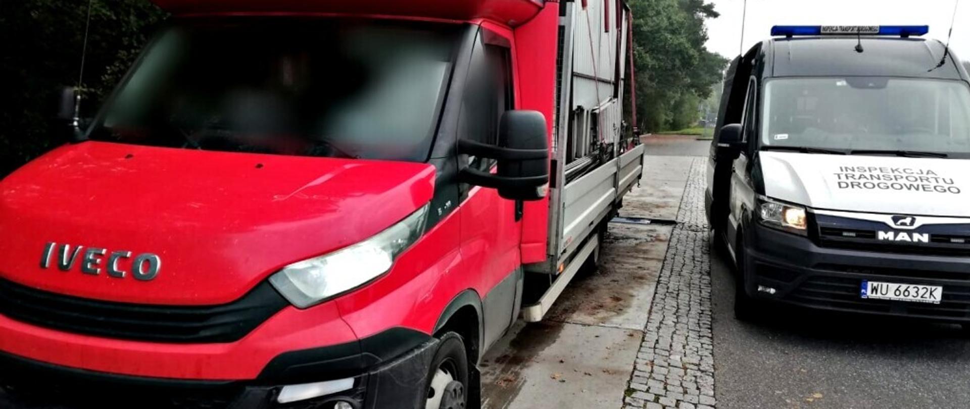 Samochód dostawczy na inspekcyjnych wagach
