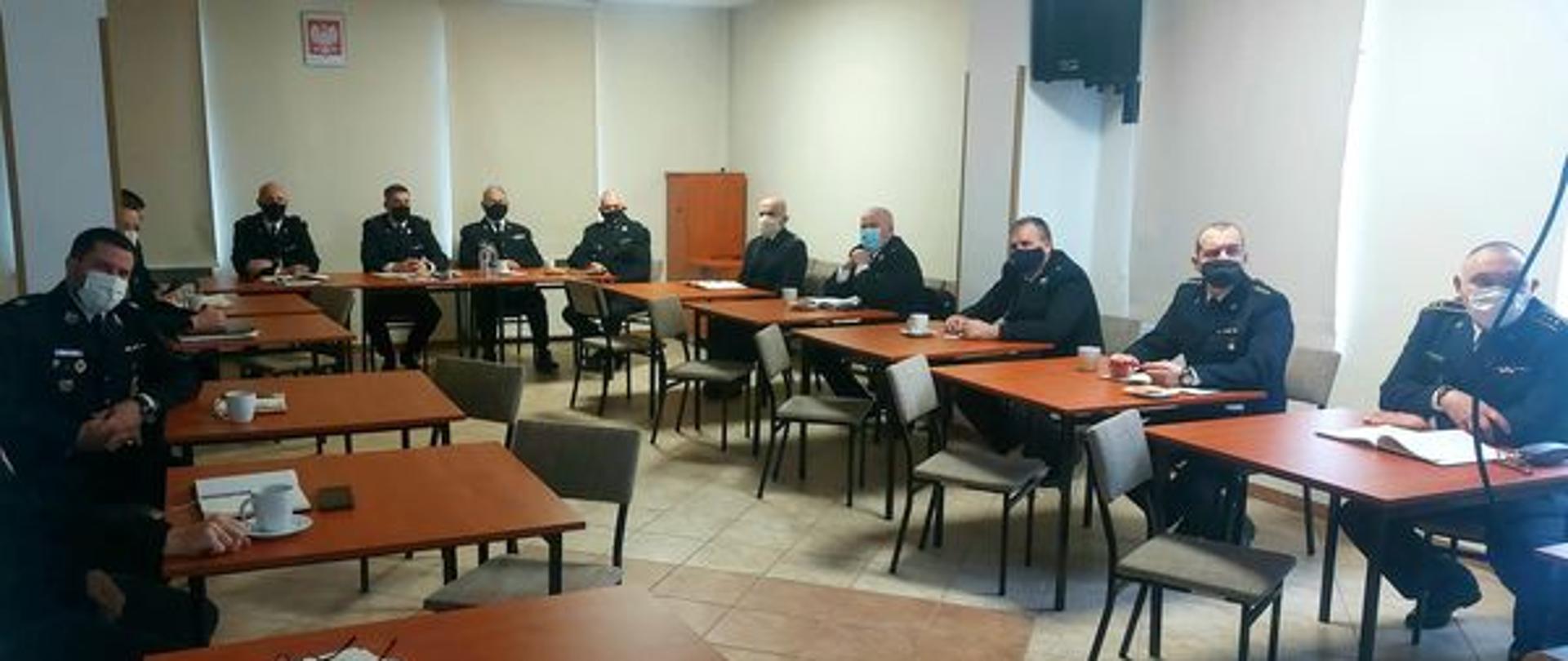 Zdjęcie przedstawia delegatów biorących udział w naradzie rocznej.