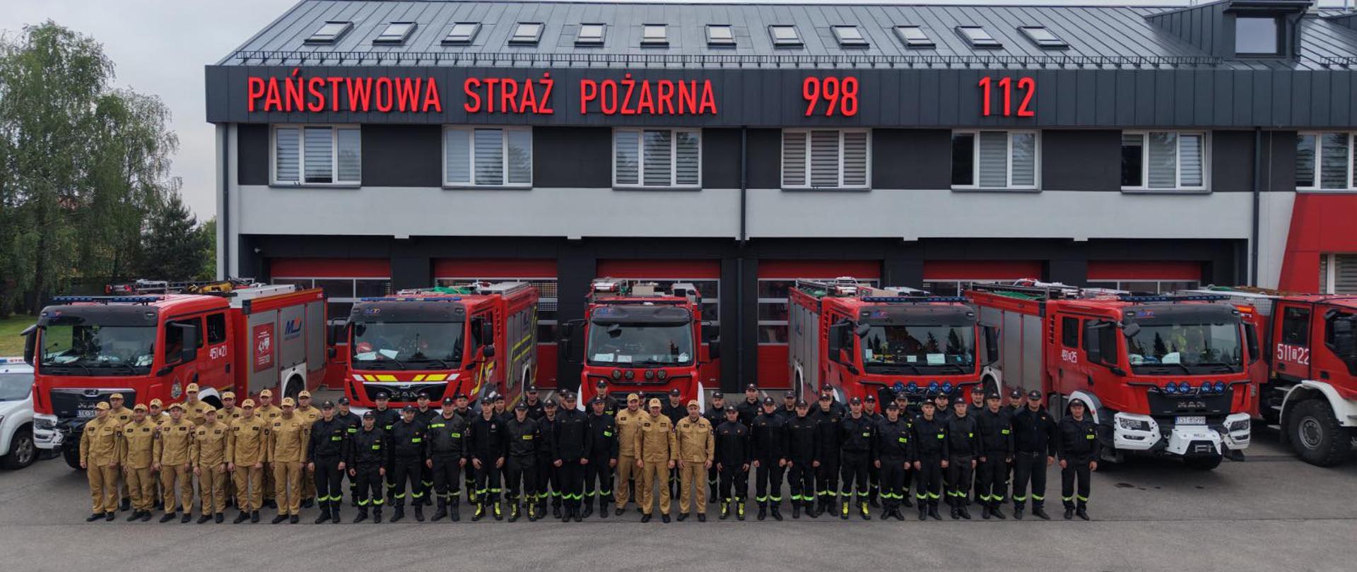 Pożar Puszczy Solskiej - pamiątkowe zdjęcie po rozformowaniu kompanii gaśniczej KIELCE