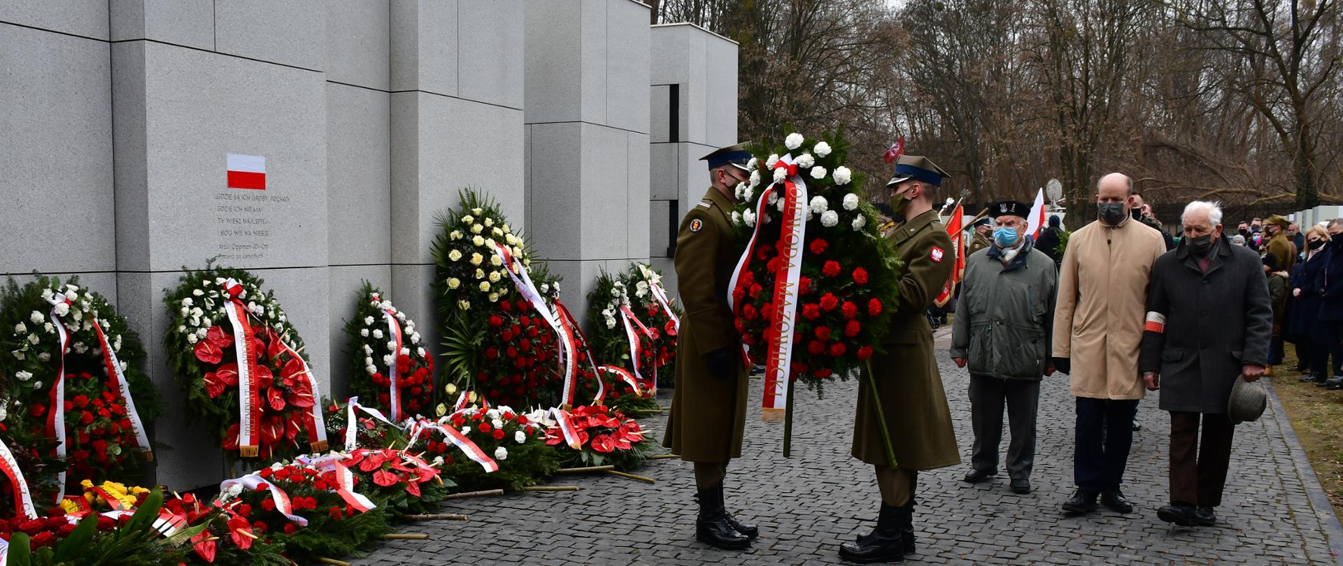 Wojewoda Mazowiecki Konstanty Radziwiłł podczas obchodów Narodowego Dnia Pamięci Żołnierzy Wyklętych (Łączka)