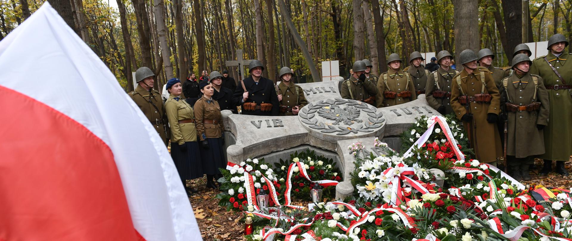 Obrońcy Westerplatte spoczęli w poświęconych grobach PAP/Adam Warżawa