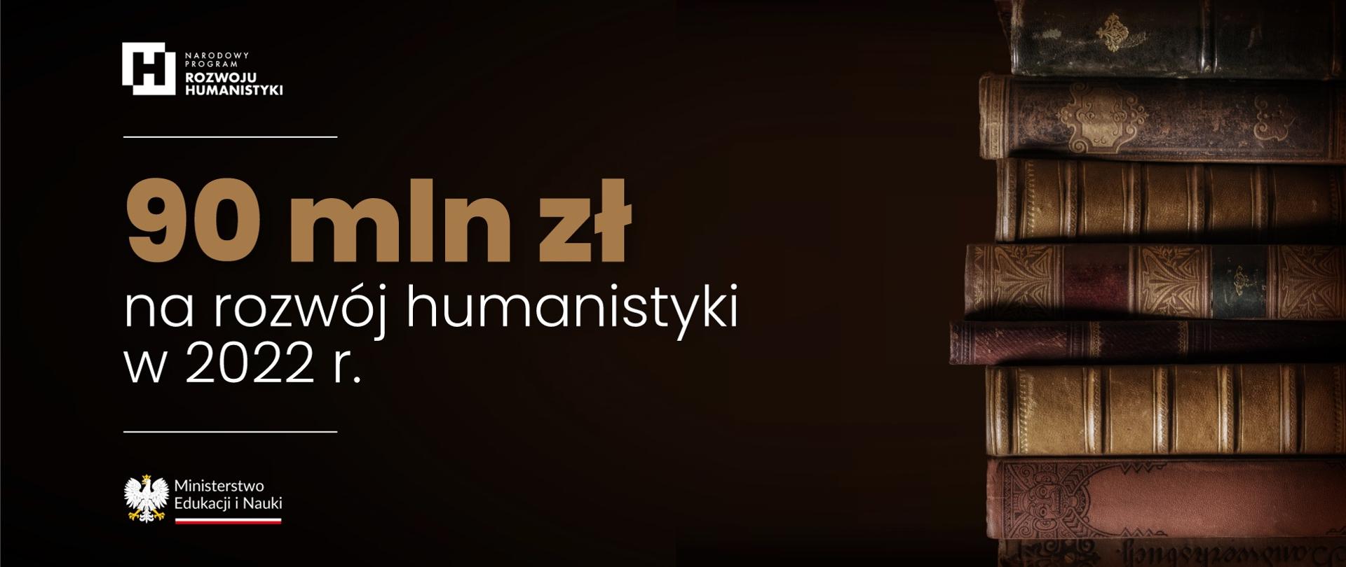 Grafika - na ciemnobrązowym tle stos ksiąg w skórzanych okładkach i napis 90 mln zł na rozwój humanistyki w 2022 r.