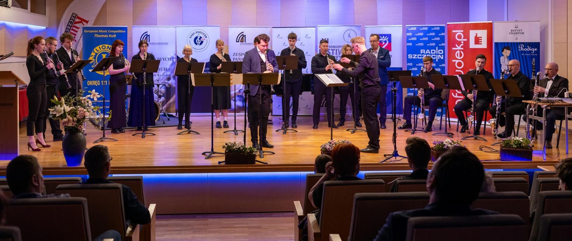 Zdjęcie przedstawia uczestnków XI Zachodniopomorskiego Festiwalu Klarnetowego