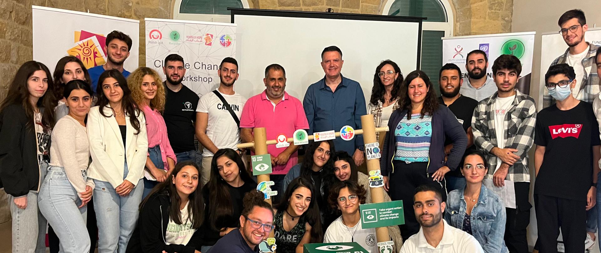 Zdjęcie przedstawia grupę beneficjentów programu podczas szkolenia 