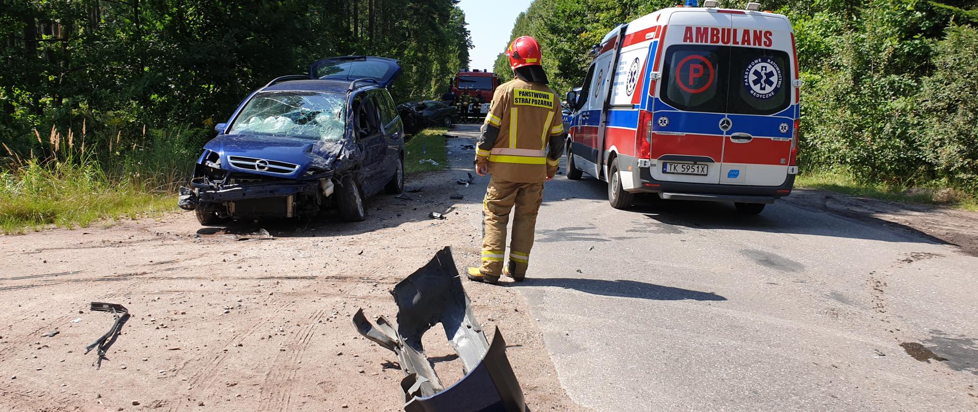 Opal Zafira po zderzeniu czołowym z BMW w Adamowie