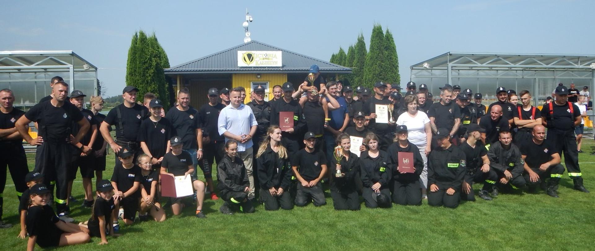 zdjęcie grupowe wszystkich uczestników zawodów