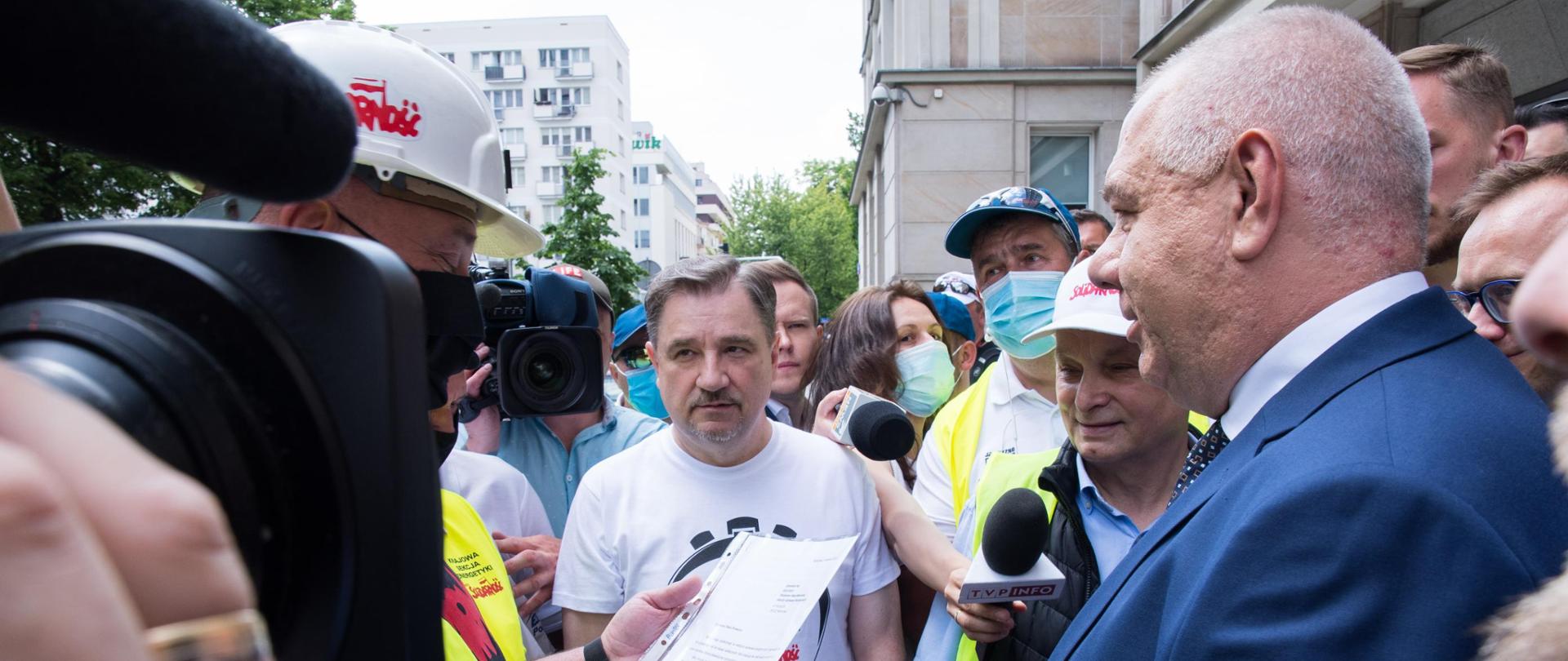 Wicepremier Jacek Sasin podczas spotkania ze związkowcami branży górniczej i energetycznej