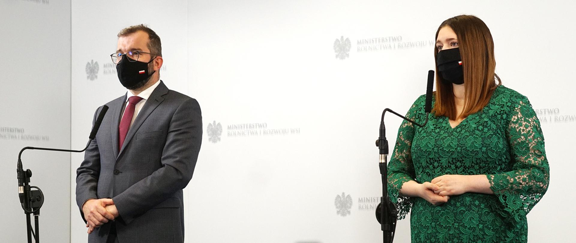 Minister Grzegorz Puda oraz sekretarz stanu Anna Gembicka podczas konferencji
