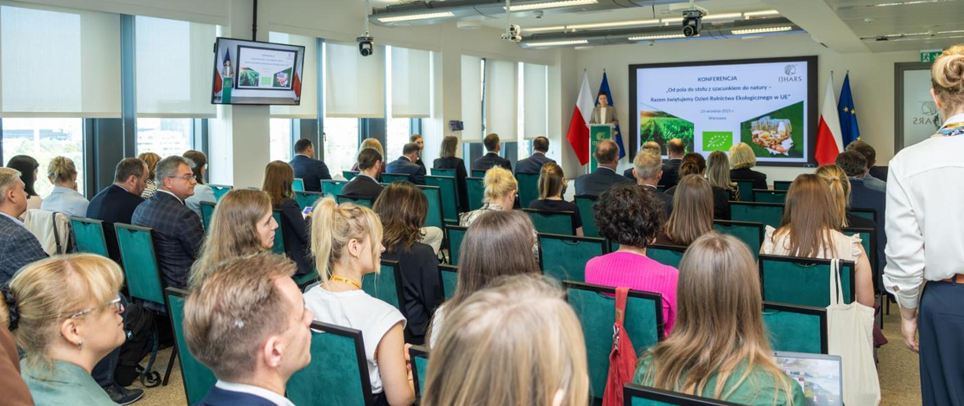 Uczestnicy konferencji w siedzibie IJHARS w Warszawie podczas obchodów Dnia Rolnictwa Ekologicznego w UE.