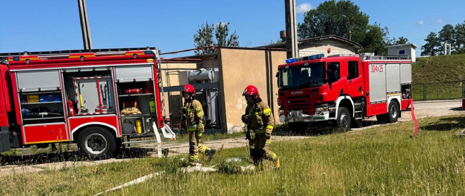 Strażacy podczas ćwiczeń