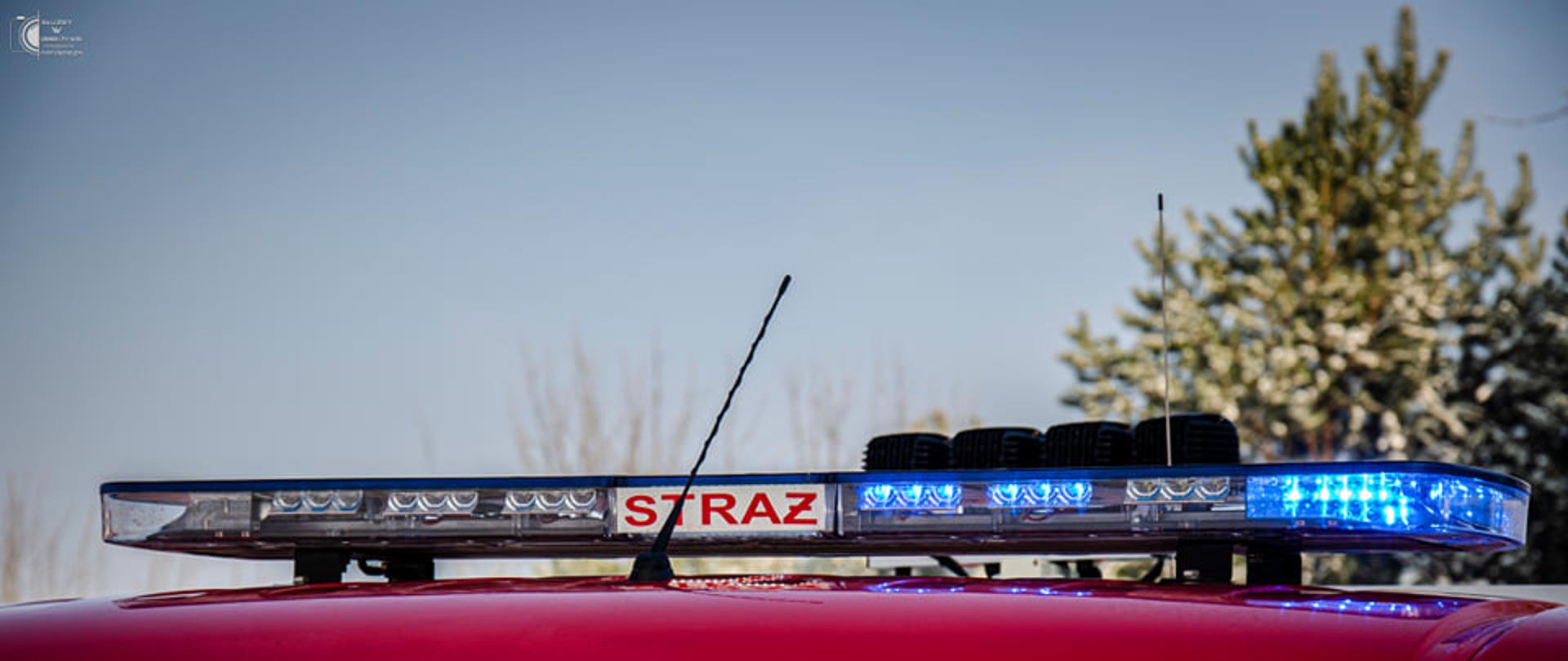 Na zdjęciu widać belkę świetlną z napisem STRAŻ