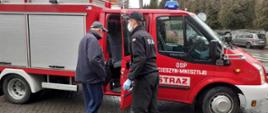 Pomoc strażaków w dowozie do punktów szczepień