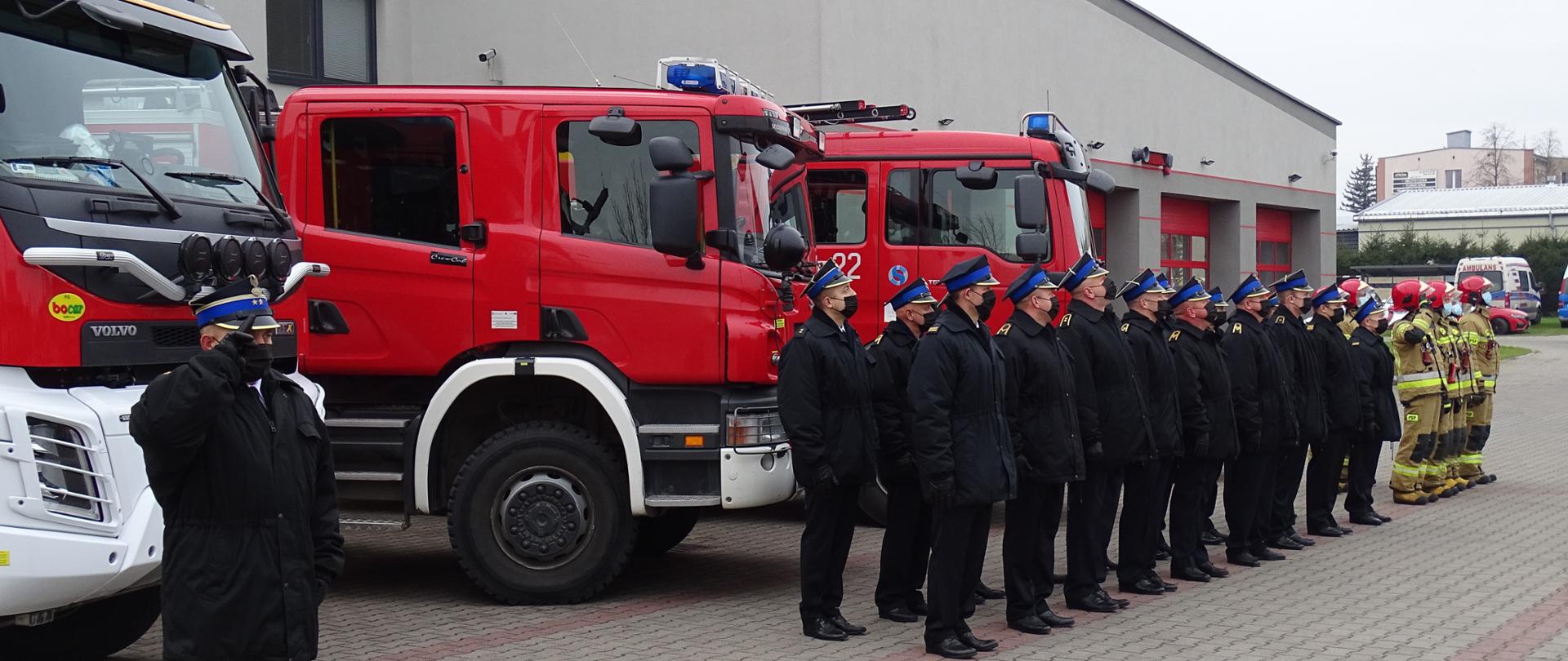 Na zdjęciu widać pododdziały bartoszyckich strażaków