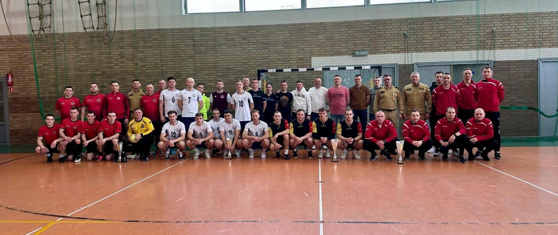 Na zdjęciu widać uczestników turnieju