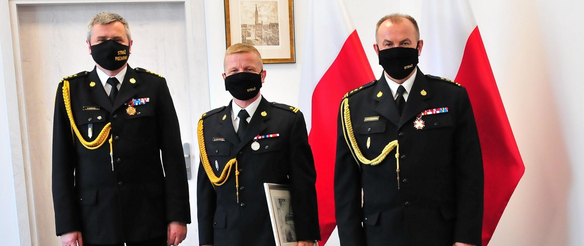 Zdjęcie pamiątkowe po uroczystości. 