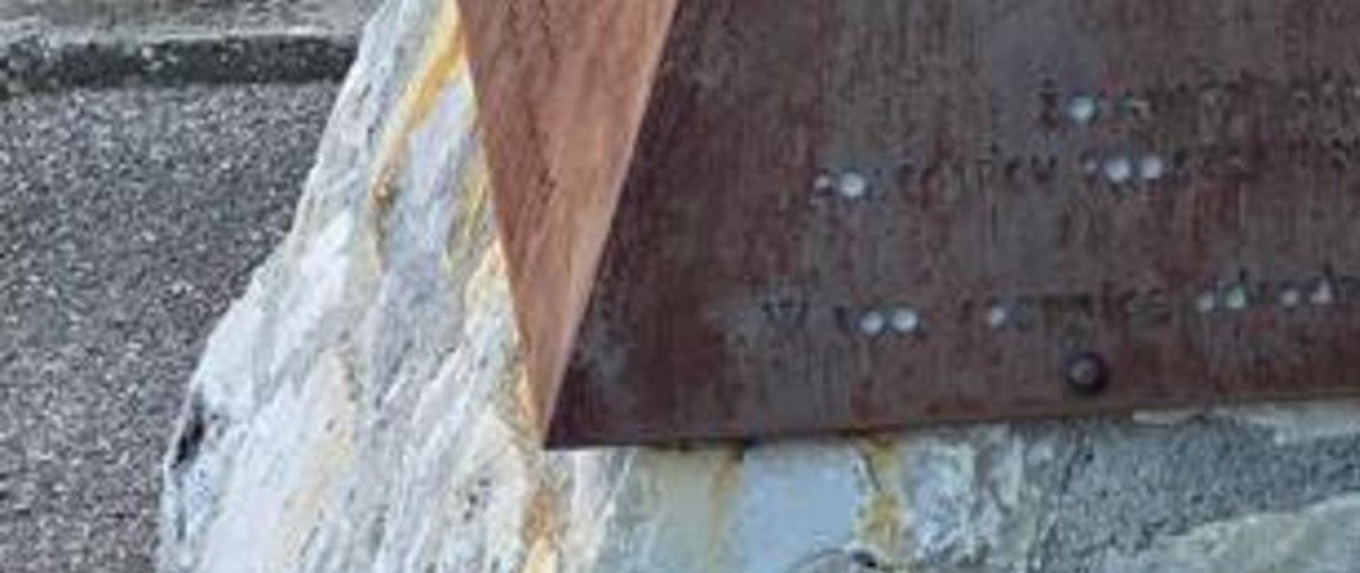 Obelisk_na_wzgórzu_Sabotin