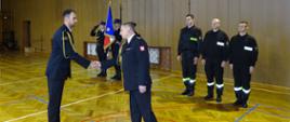 Ślubowanie strażaków w zawiązku z przyjęciem do służby w PSP
