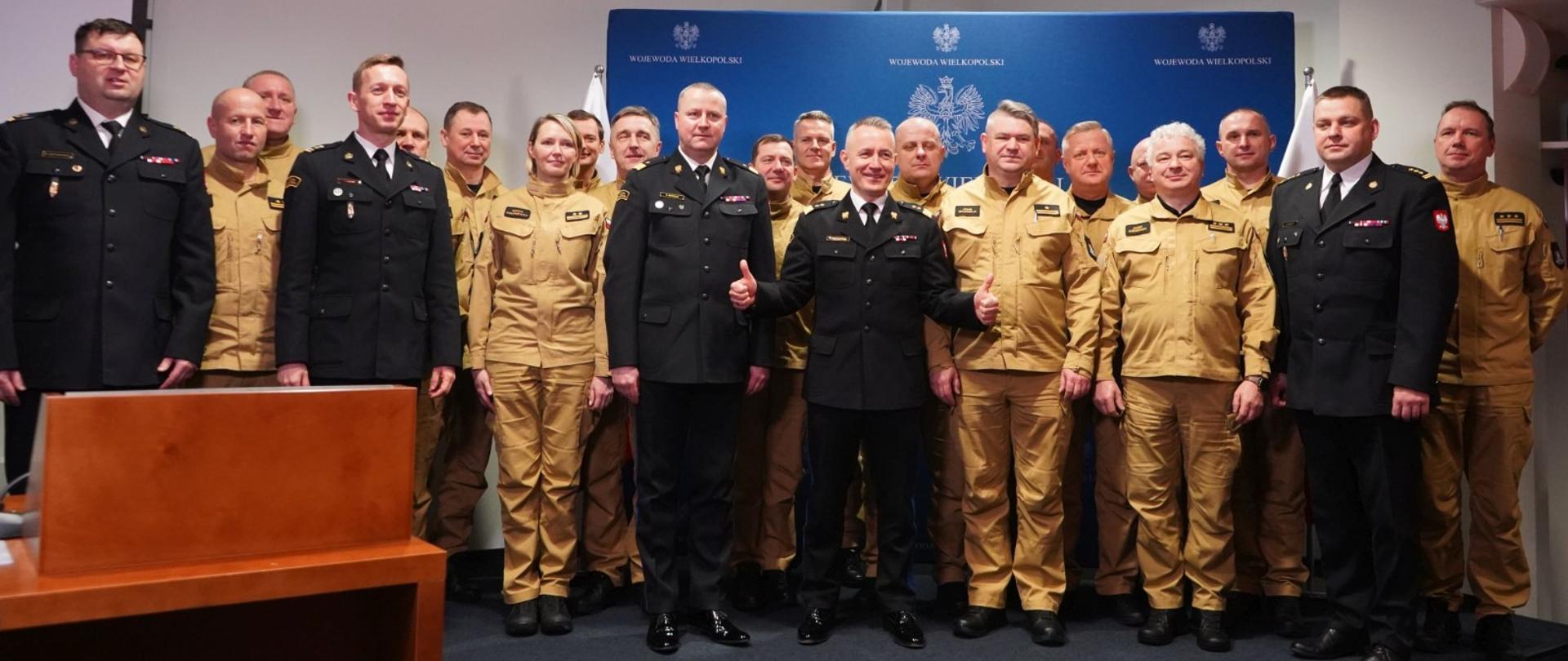 Jest to wspólne zdjęcie uczestników narady.