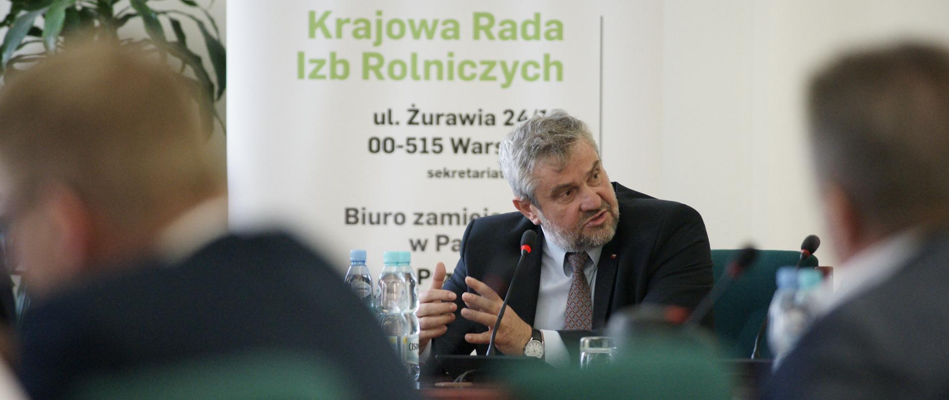 Minister Jan Krzysztof Ardanowski podczas spotkania z KRIR