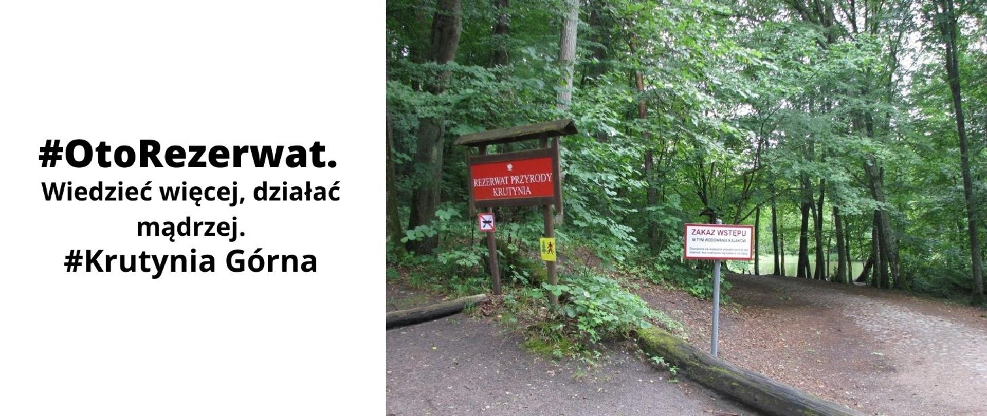 Na zdjęciu jest rezerwat przyrody Krutynia Górna. Na pierwszym planie widoczne są tablice informacyjne. Po lewej stronie czerwona tablica z napisem rezerwat przyrody Krutynia. Po prawej biała tablica informująca o zakazie wstępu w tym wodowania kajaków. W tle widać rosnące drzewa.