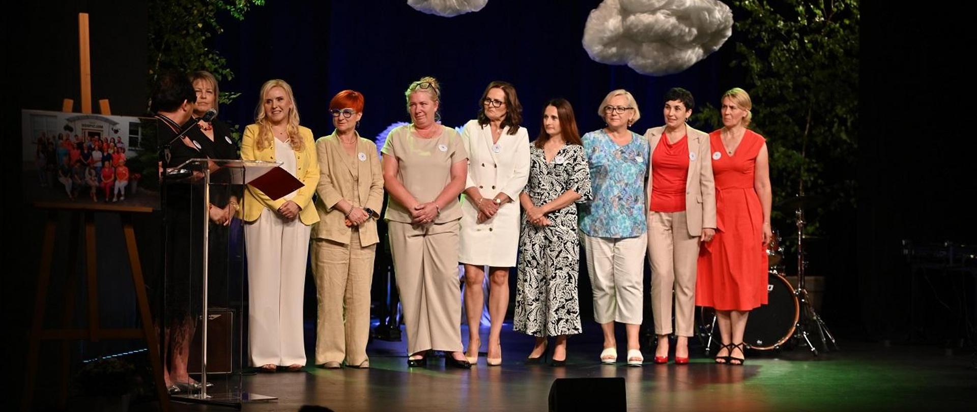 Pracownicy Hospicjum na scenie