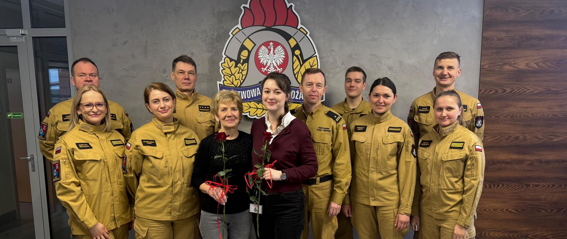 Pracownicy cywilni z funkcjonariuszami