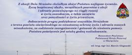 Życzenia Komendanta Powiatowego z okazji Dnia Strażaka, w tle komenda powiatowa PSP w Oświęcimiu
