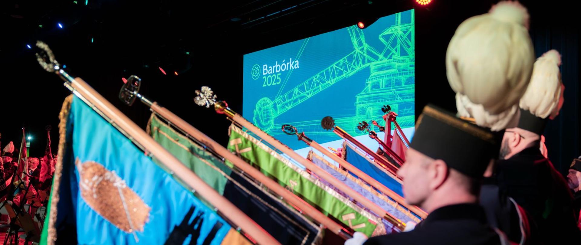 Górnicy ze sztandarami podczas Barbórki 2025 w Bełchatowie 