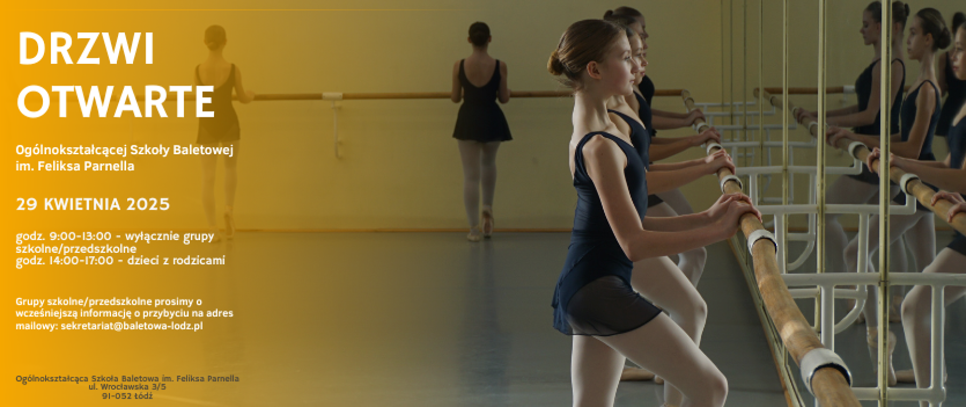 zdjęcie uczennic łódzkiej szkoły baletowej, które stoją na sali baletowej przy drążku baletowym. Po lewej stronie na żółtym tle napis Drzwi Otwarte Ogólnokształcącej Szkoły Baletowej, 29 kwiecień 2025, godziny 9-13 wyłącznie grupy szkolne/przedszkolne, godziny 14-17 dzieci z rodzicami