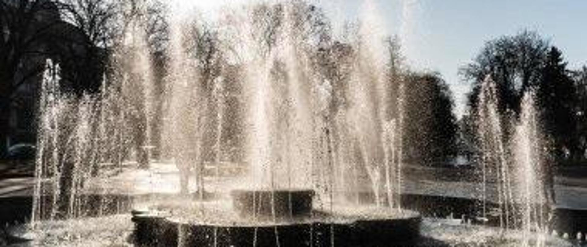 Zdjęcie miejskiej fontanny