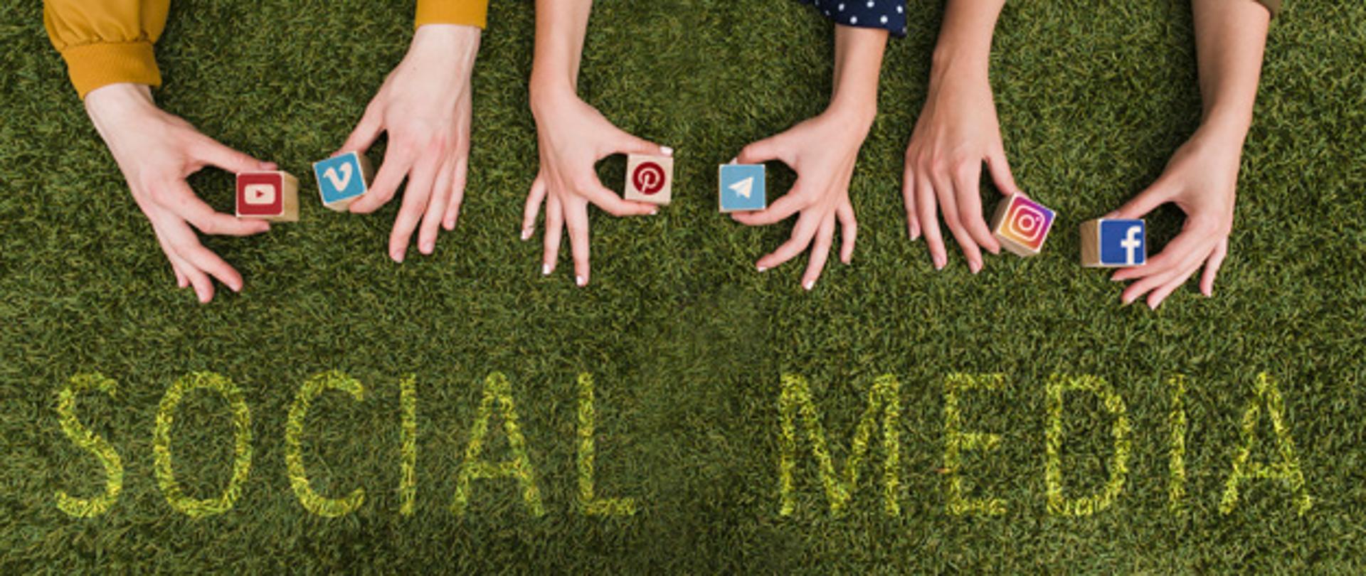 kobieta ze smartphonem