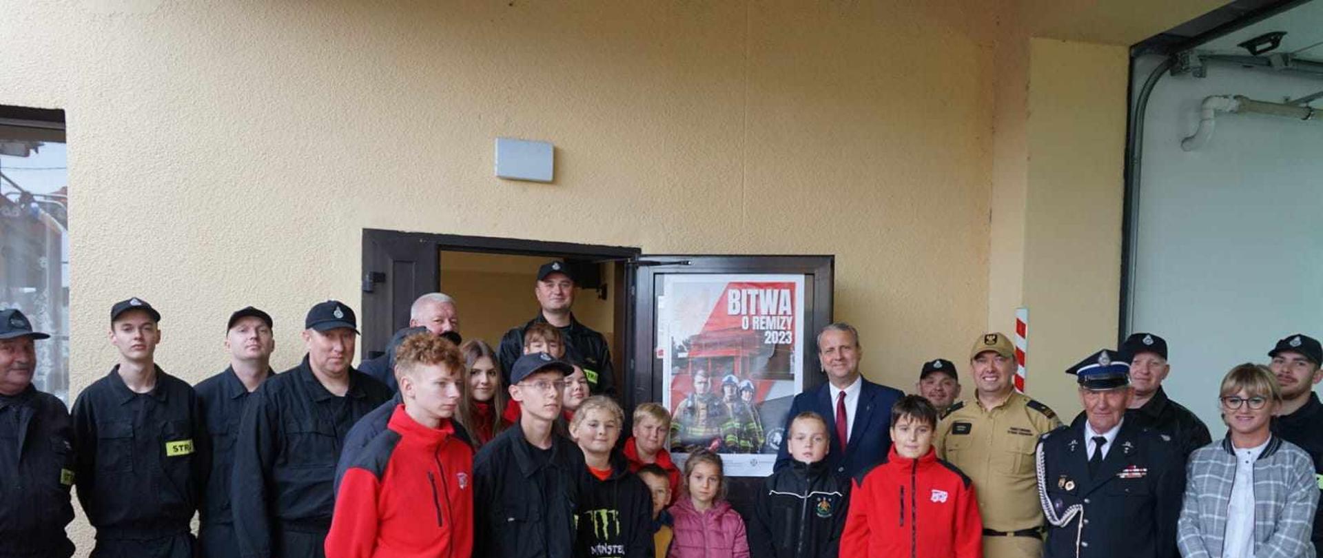 Spotkanie Wojewody Wielkopolskiego Michała Zielińskiego wraz z Komendantem Powiatowym PSP w Obornikach mł. bryg. Michałem Mulką z druhami z OSP w Parkowie.