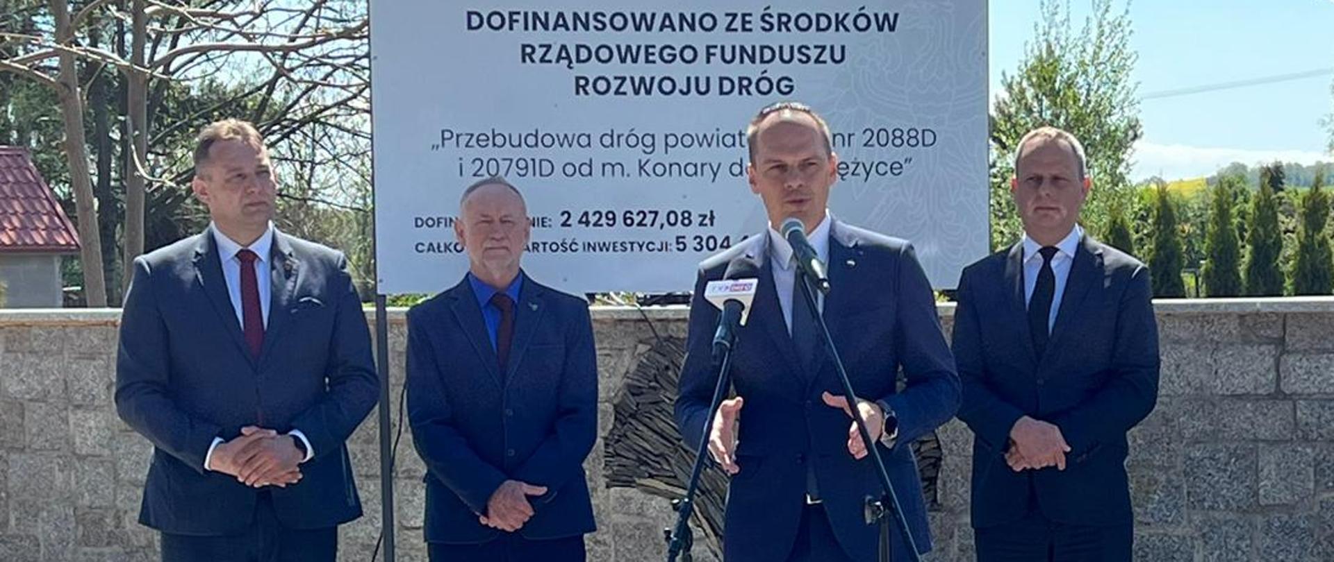 Wiceminister infrastruktury Rafał Weber uczestniczył w wizytacji inwestycji na drogach lokalnych w gminie Udanin w powiecie średzkim (woj. dolnośląskie), których realizacja była możliwa dzięki dofinansowaniu ze środków Rządowego Funduszu Rozwoju Dróg