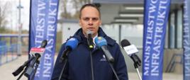 Wiceminister Rafał Weber wziął udział w otwarciu dworca w Czarnej