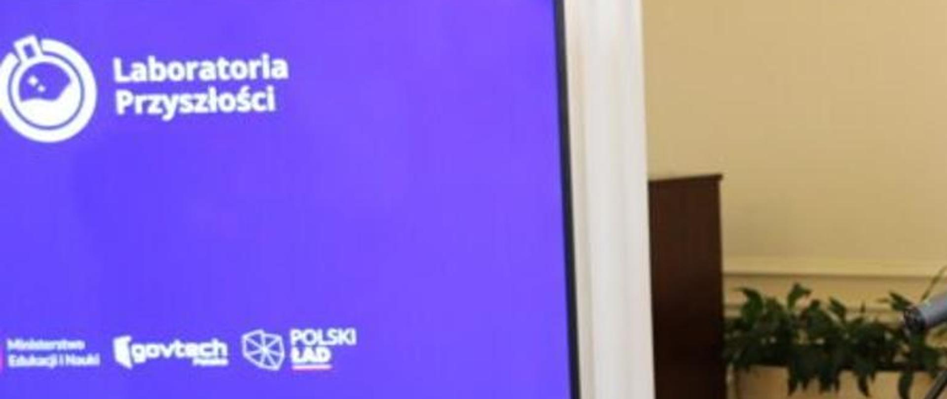 Wojewoda podkarpacki Ewa Leniart i podkarpacki kurator oświaty Małgorzata Rauch podczas konferencji na temat Laboratoriów Przyszłości