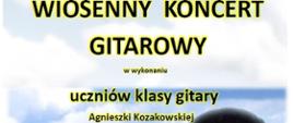 Plakat z grafiką trawy oraz gitary z szczegółową informacją tekstową dotyczącą wiosennego koncertu gitarowego, który odbędzie się 28 marca 2025