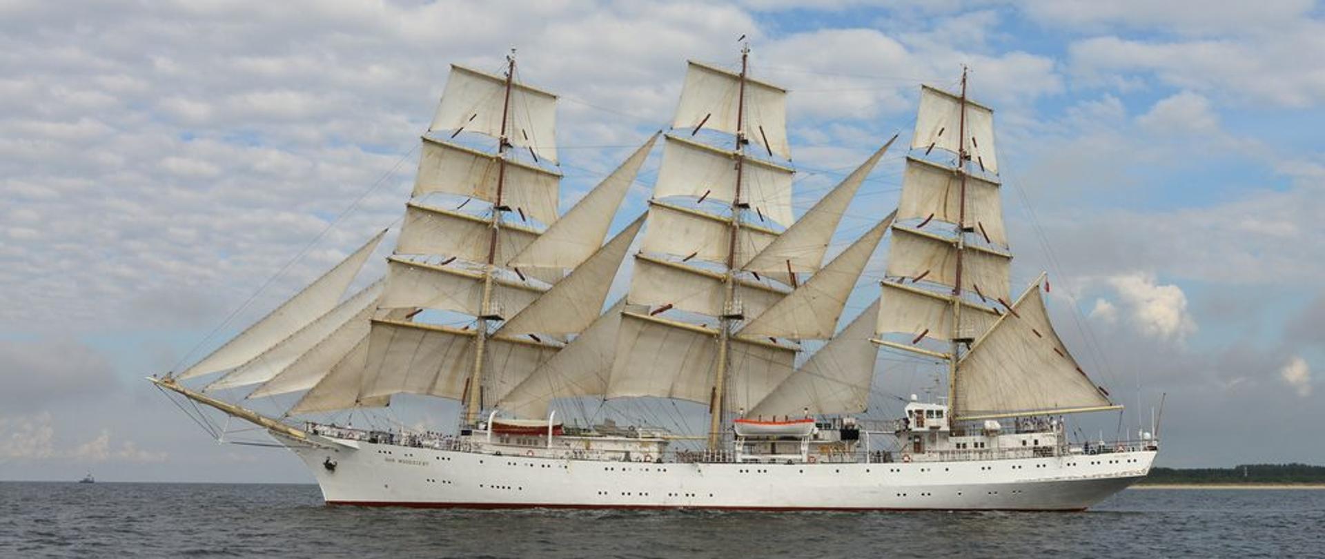 Dar młodzieży prawa burta na morzu