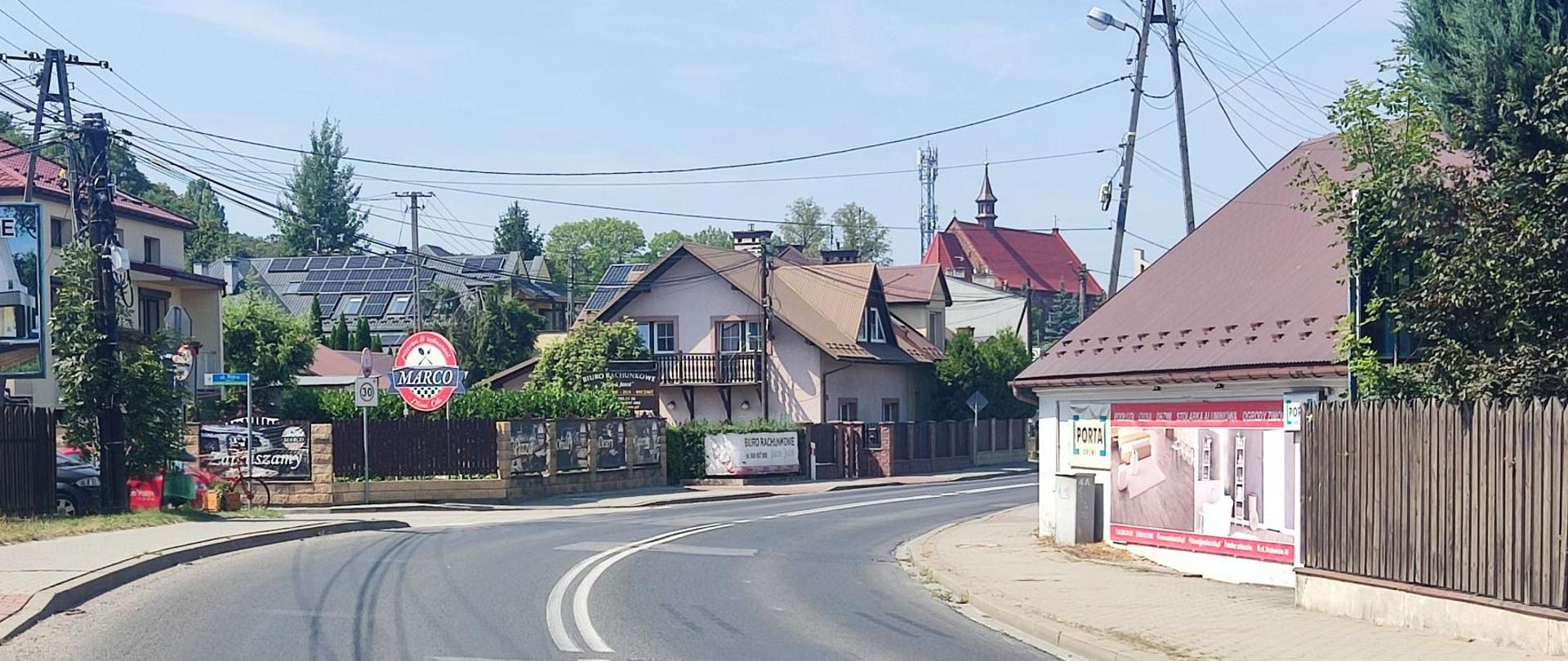 fragment miejscowości Zabierzów z drogą krajową nr 79 bez pojazdów