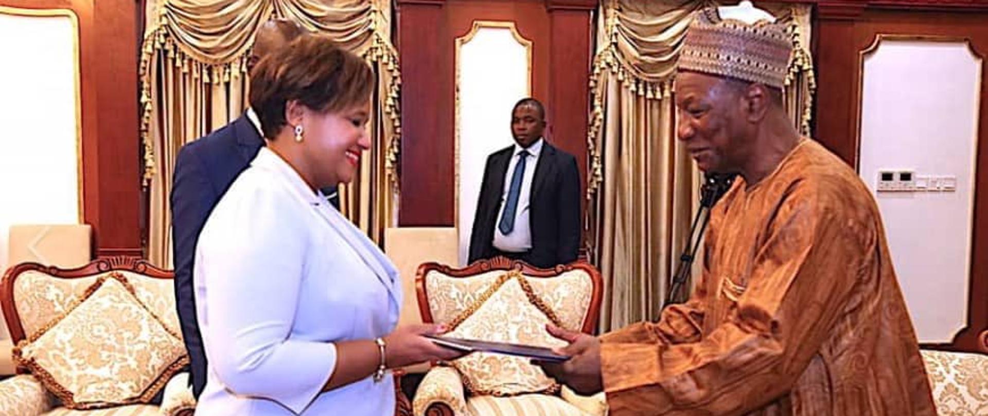 L’Ambassadeur Margareta Kassangana a remis ses lettres de créance en République de Guinée
