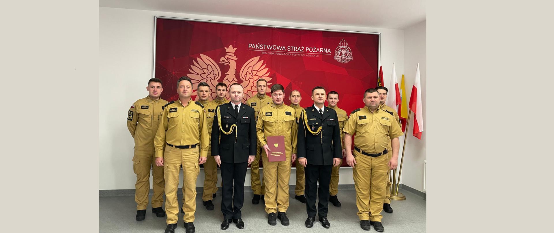 Zdjęcie grupowe Strażaków PSP podczas uroczystego ślubowania w KP PSP w Polkowicach