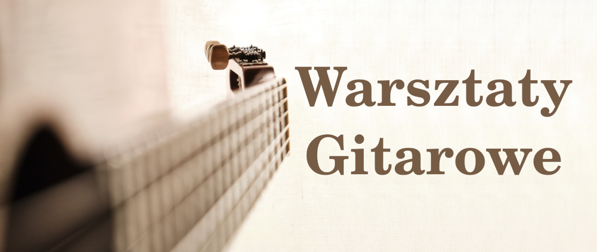 Na jasnym tle napis Warsztaty Gitarowe oraz zdjęcie gryfu gitary
