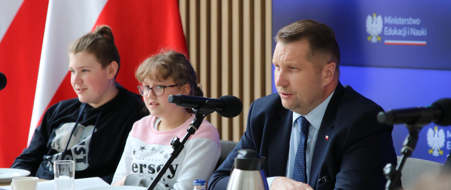 Szef MEiN spotkał się z wychowankami i opiekunami z Zespołu Szkół Specjalnych w Warcie