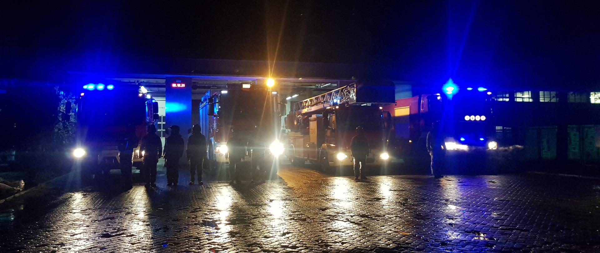 Strażacy oddają hołd poległym strażakom. JRG-2 Koszalin
