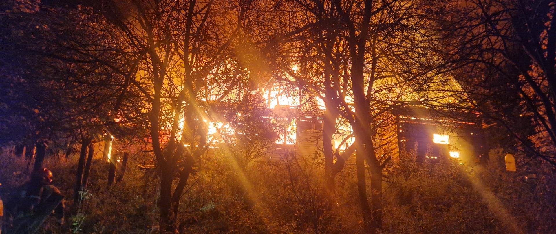 Pożar drewnianego budynku mieszkalnego w Zawoi.