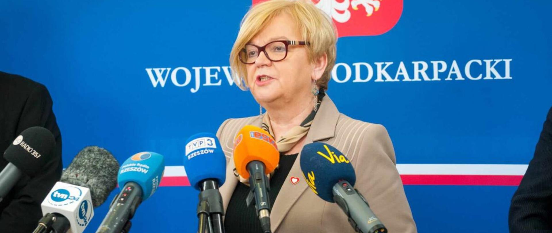 Wojewoda podkarpacki Teresa Kubas-Hul podczas konferencji prasowej
