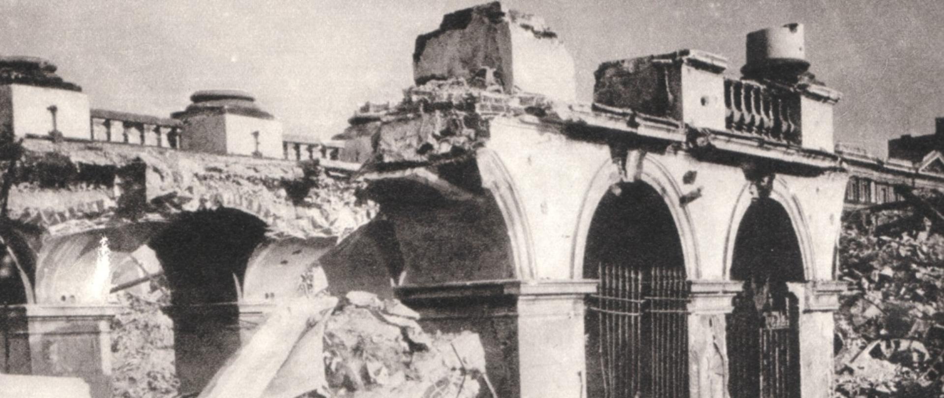 Palac_Saski_26351_Fotopolska-Eu-